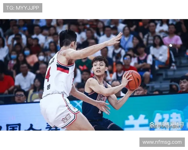 天下足球与CBA第一节：天下足球赛事与CBA第一节的精彩时刻对比